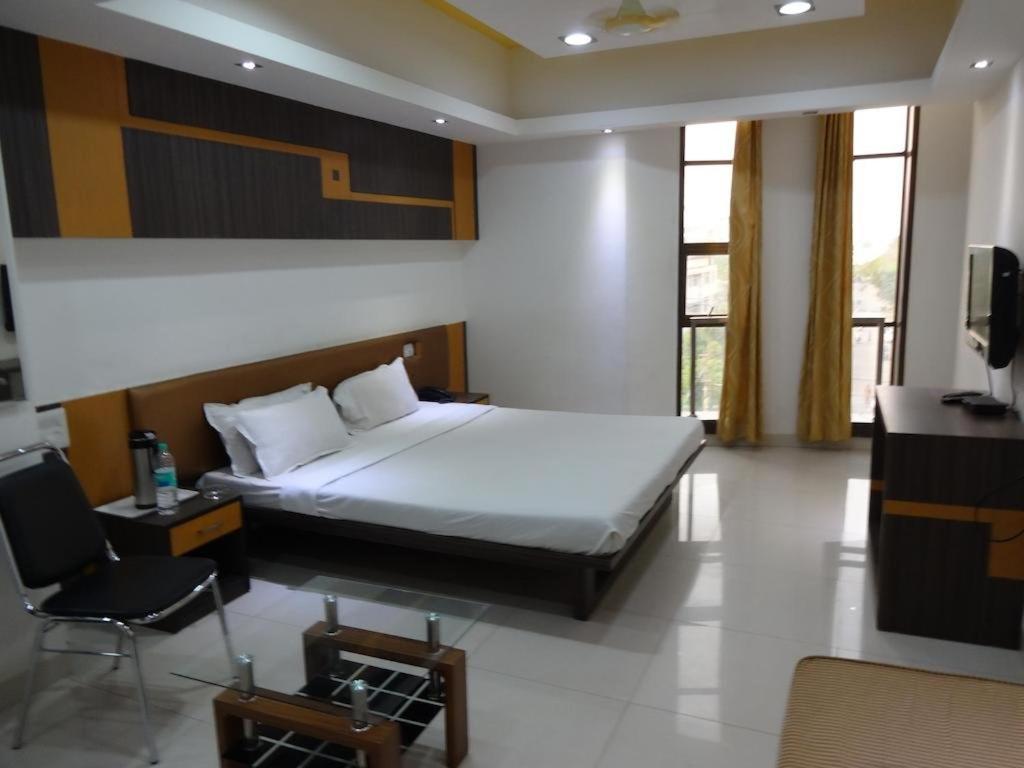 Hotel Grand Suites Indore Exterior foto